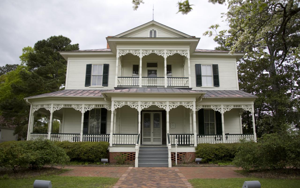 Fayetteville Itinerary: Hometown Heroes