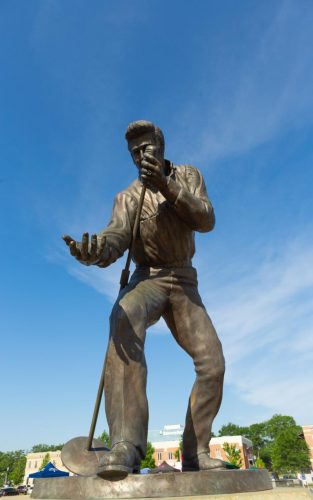 Tupelo's Elvis Presley statue