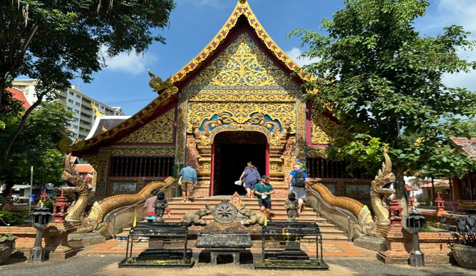 Na Nirand guests can go next door and explore the grounds of a Buddhist temple