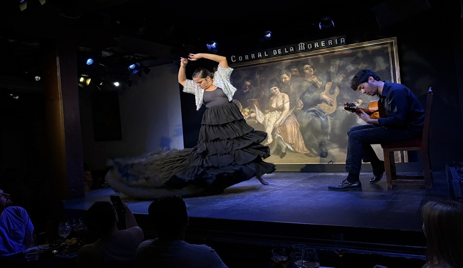 A dramatic and sound-rich story is expressed on the Corral de la Moreria tablao.