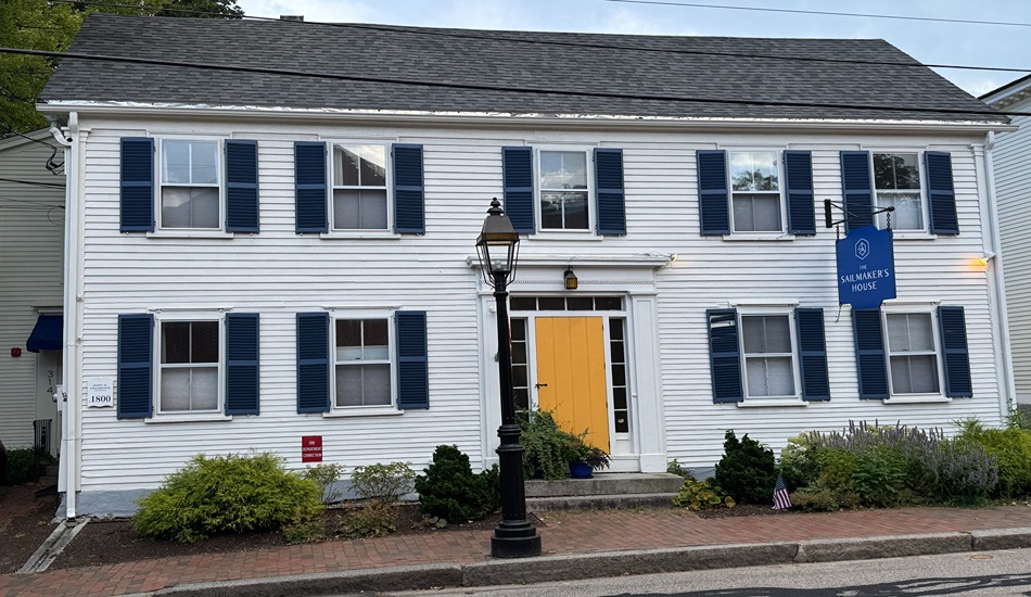 The circa-1800 Sailmaker’s House offers quaint lodgings on a quiet residential street in Portsmouth. (Randy Mink Photo)