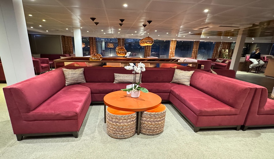 The lounge/bar is the gathering spot for guests of the Loire Princesse. (Photo credit: CroisiEurope Cruises)