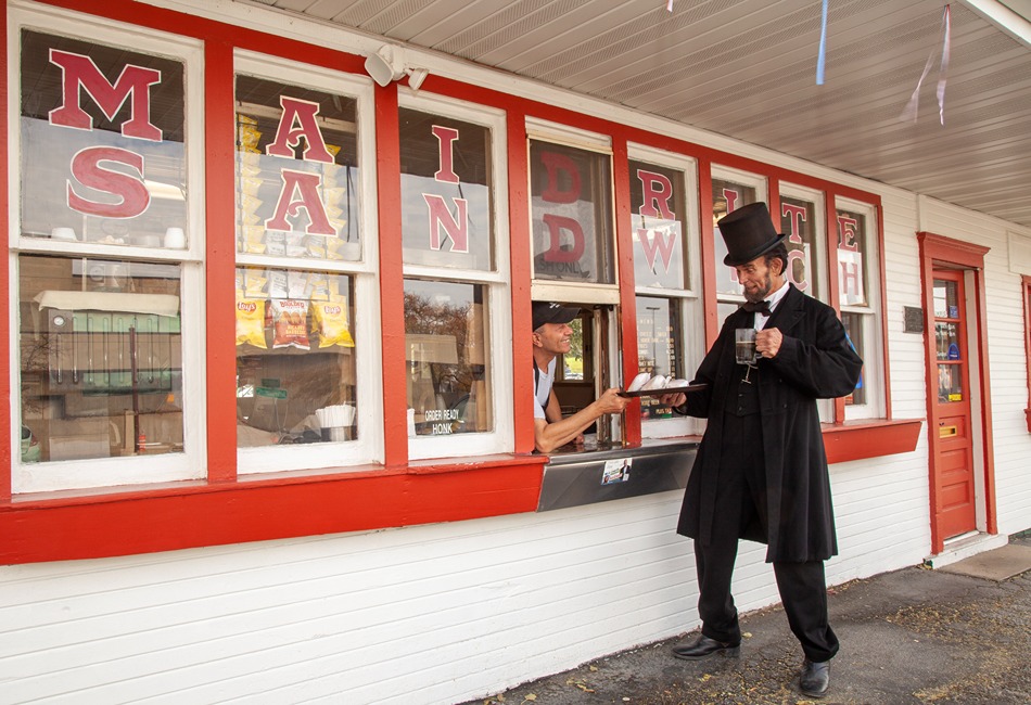 Murals and excellent exhibits