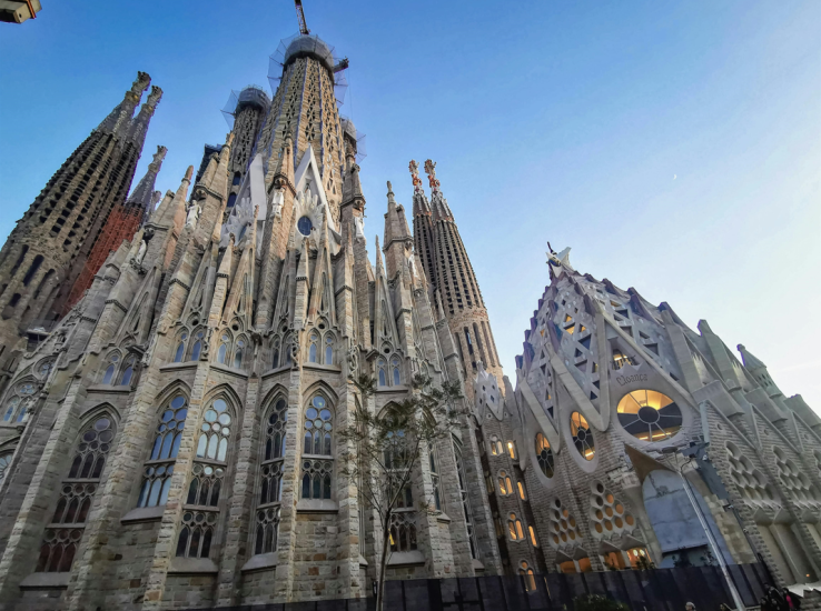 Architectural wonders of the world. Sagrada Familia in Barcelona, Spain. Photo by Mehmet Turgut Kirkgoz: https://www.pexels.com/photo/la-sagrada-familia-in-barcelona-16983975/