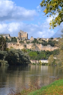 Chateau de Beynac, perched on a rocky spur overlooking the Dordogne River, served as the location for more than a dozen films. 