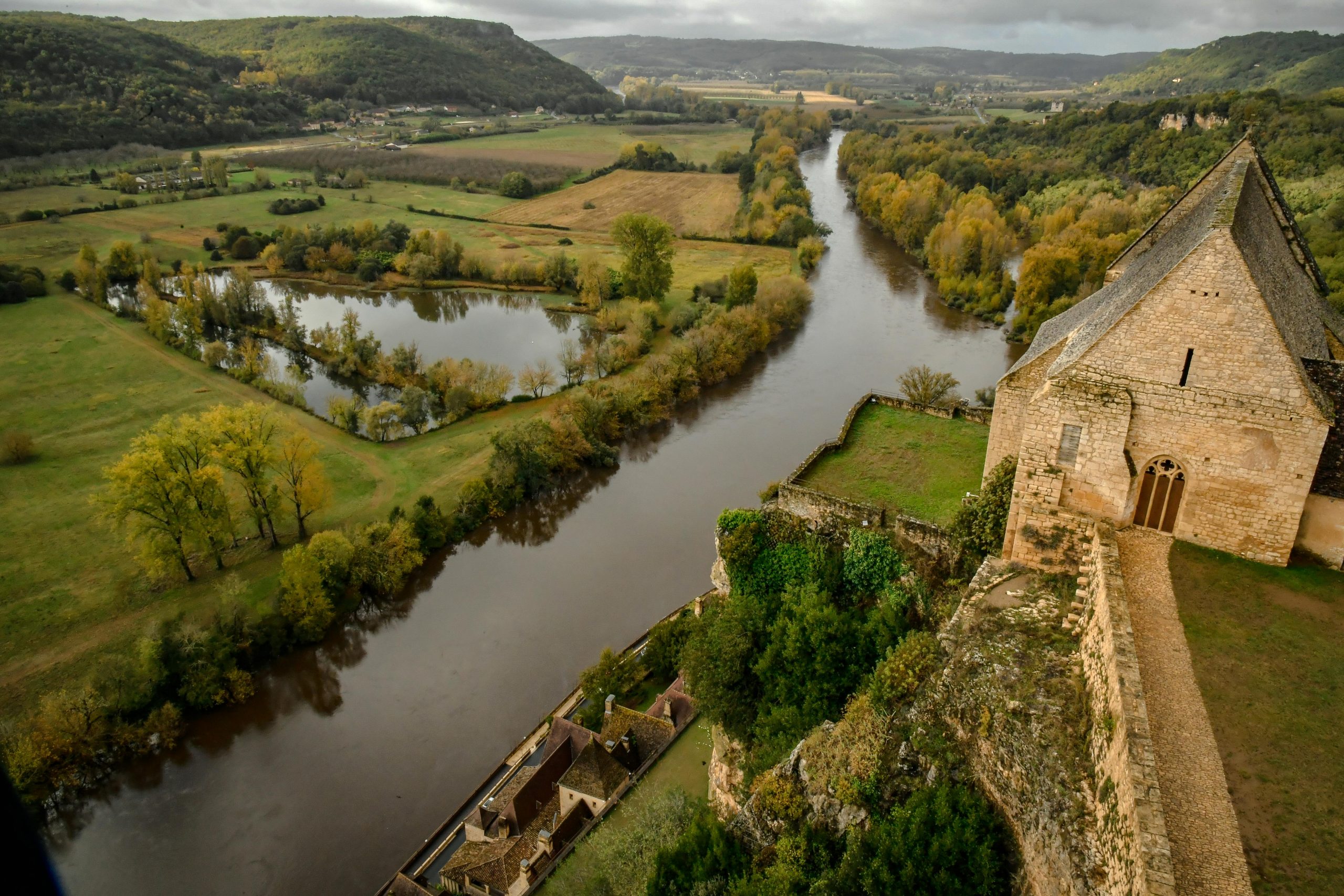 Photo by ARNAUD VIGNE on Pexels. Dordogne France.