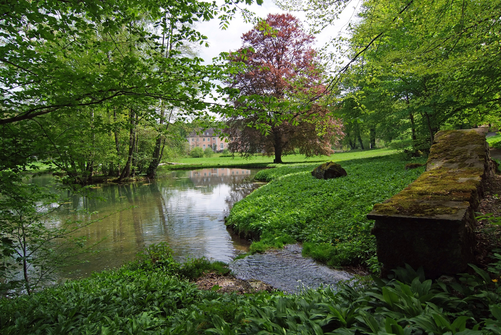 Rheder Manor landscaped park