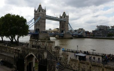 How to Share Your Travels With Family and Friends