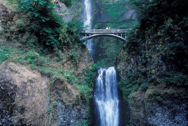 Multnomah Falls Oregon with Country Travel DISCOVERIES