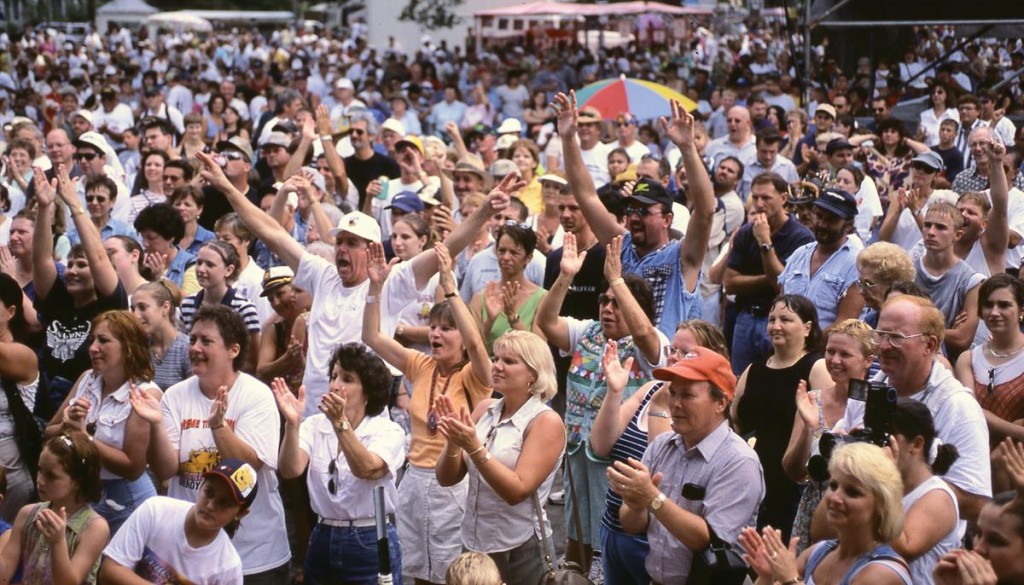 S&P cheering crowd