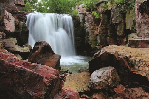 winniwissa falls at pipestone national monument