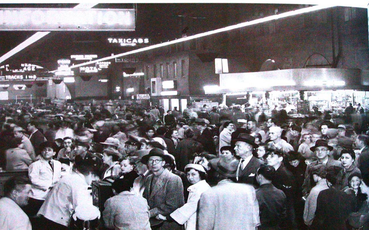 St. Louis Station crowd