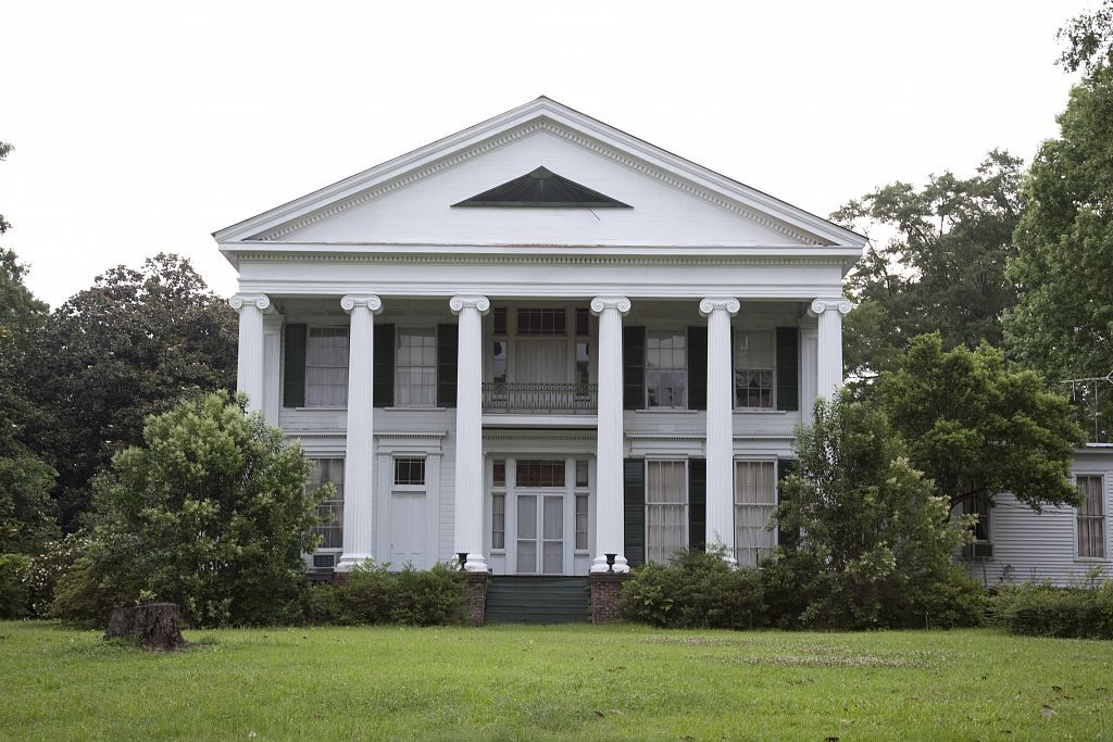 Southern_facade_of_Magnolia_Hall