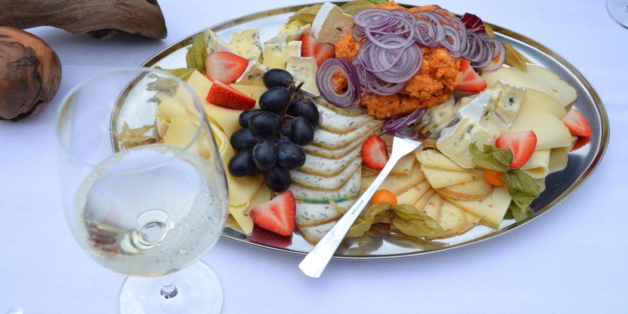 8 Meal Planning Tips for Religious Tours