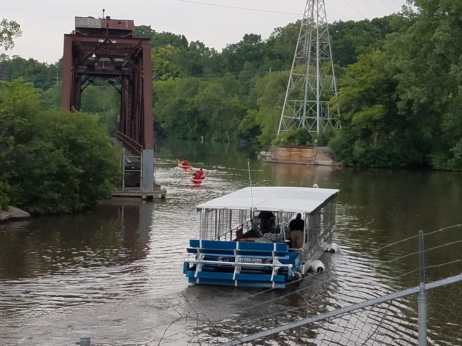 RTT with kayaks by Rr bridge