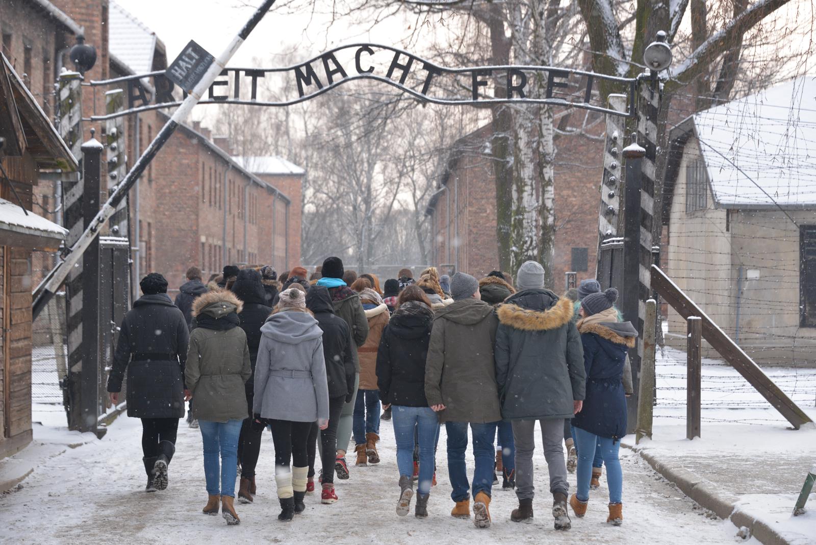 Group of visitors at Auschwitz I - Photo by Pawel Sawicki Â© Auschwitz-Birkenau State Museum - Musealia.JPG