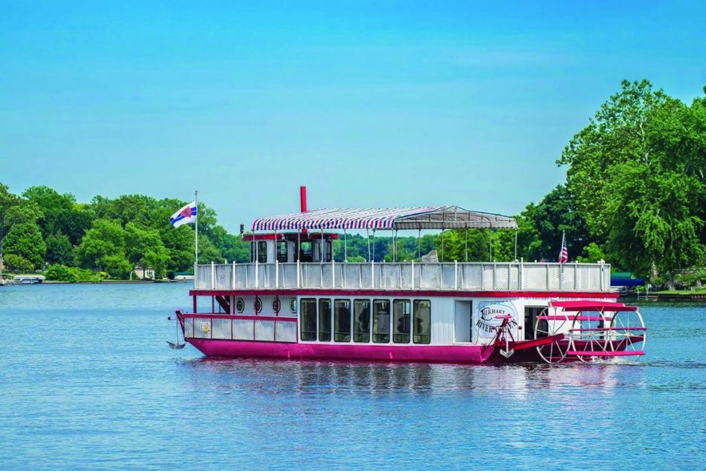 In order to experience the best cruises and train rides in Indiana, book a journey on the Elkhart River Queen.