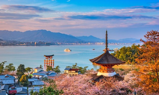 Top 5 Shrines and Temples to Visit in Hiroshima: Guide to Japan Travel
