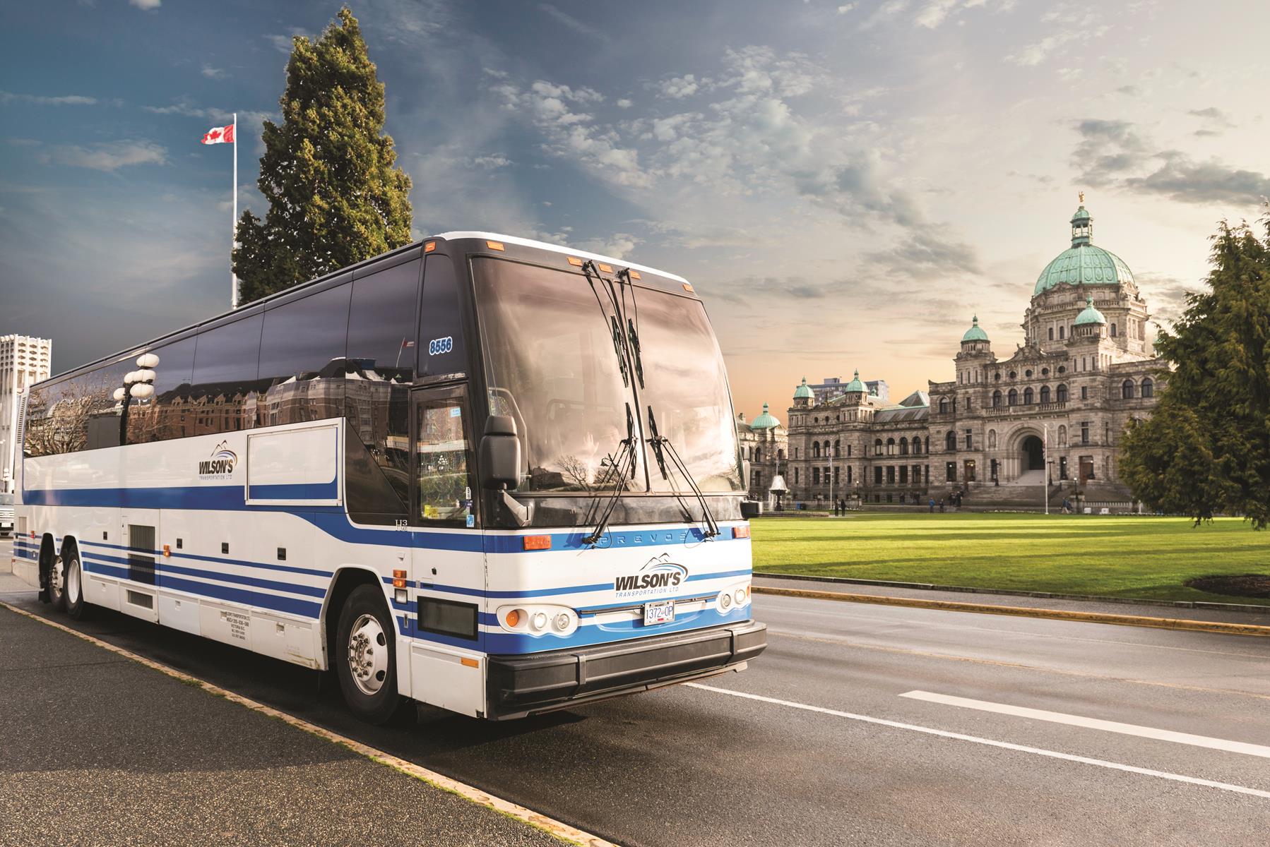 Victoria - Wilsons Bus at Victoria Legislature Building - Canadian Vacation