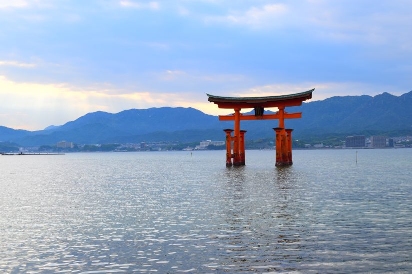 Itsukushima shrine Hiroshima shrines photo by Kanokwan Knobelspies on Pexels