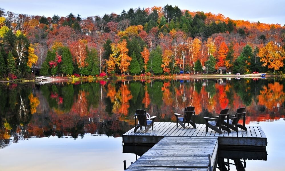 Best Places for a Fall Lake Vacation in the US