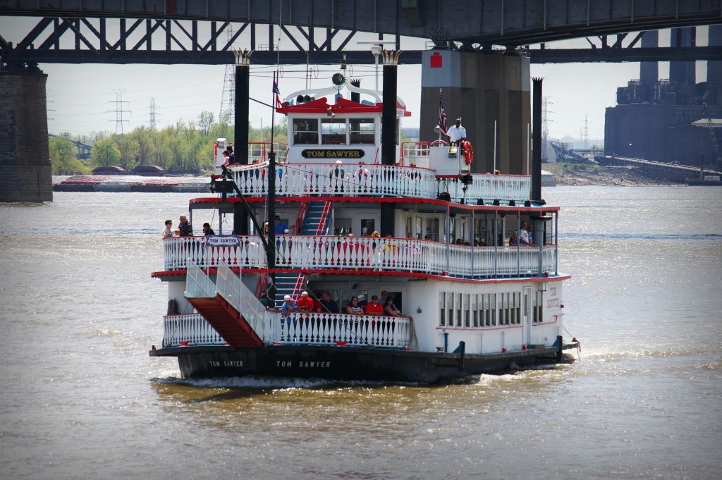 Riverboats at the Gateway Arch