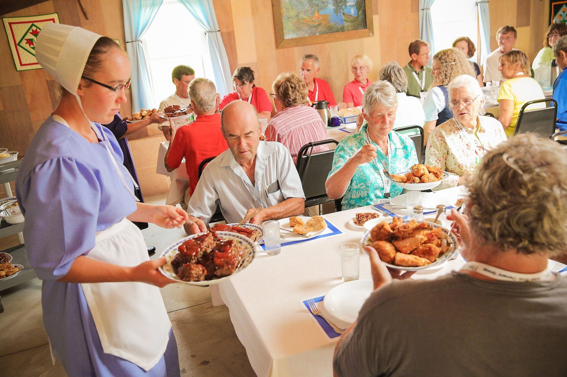 Tour group members feast at an Amish home in Elkhart County, Indiana. Photo courtesy of Elkhart County, CVB get tour members involved