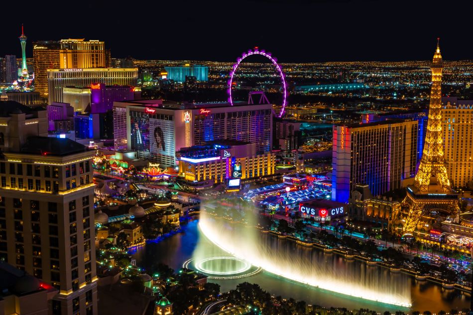 Las Vegas Shows Entertain Tour Groups