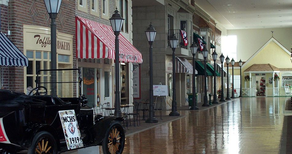 The 1912 streetscape sets the stage for visits to the Meredith Willson Museum in Mason City. (Photo credit: Visit Mason City)