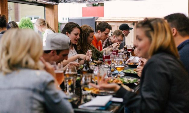 Five Ways to Involve Food and Drink on your Tours