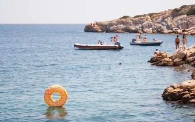 3 Uses for Your Phone While Traveling