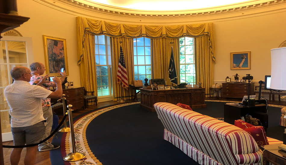 Highlights at the Clinton Presidential Library & Museum include a replica of the White House’s Oval Office. (Randy Mink Photo)