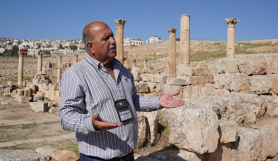 Jordanian guide extraordinaire Michel Safar enlightens his Goway Travel group at the Roman archaeological site of Jerash. (Photo credit: Goway Travel/Aren Bergstrom)