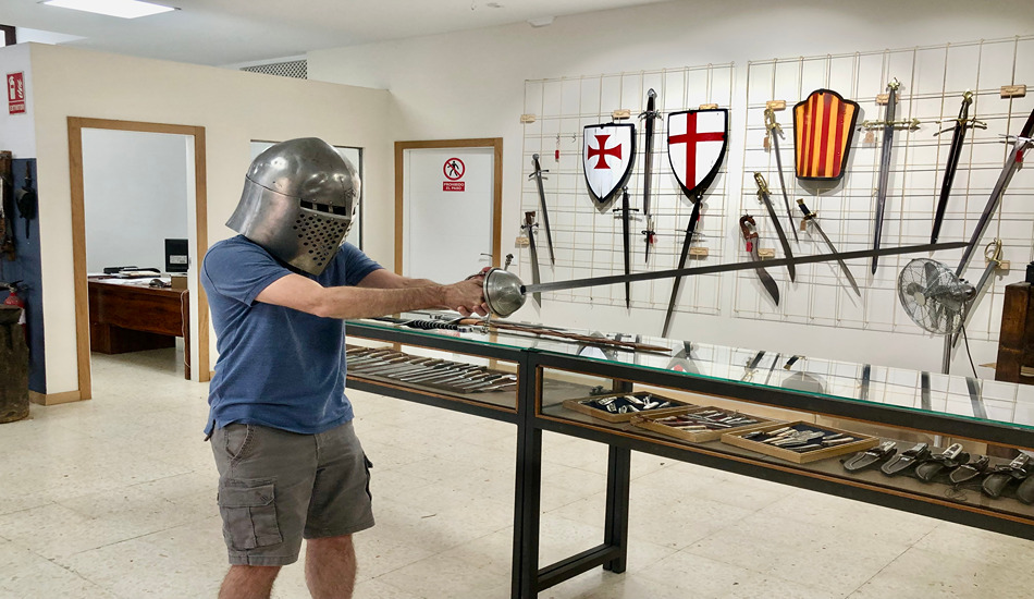 Toledo’s historic core counts numerous shops that specialize in swords, daggers, knives, scissors and knights in shining armor. 