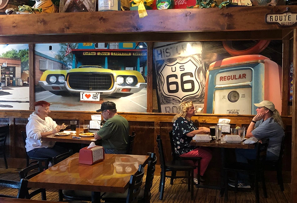 Hoppers Pub, a group travel favorite on Historic Route 66 in Waynesville, Missouri. (Randy Mink Photo)