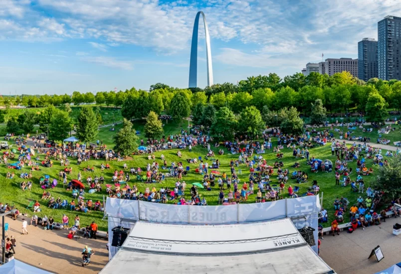 Blues at the Gateway Arch in St. Louis