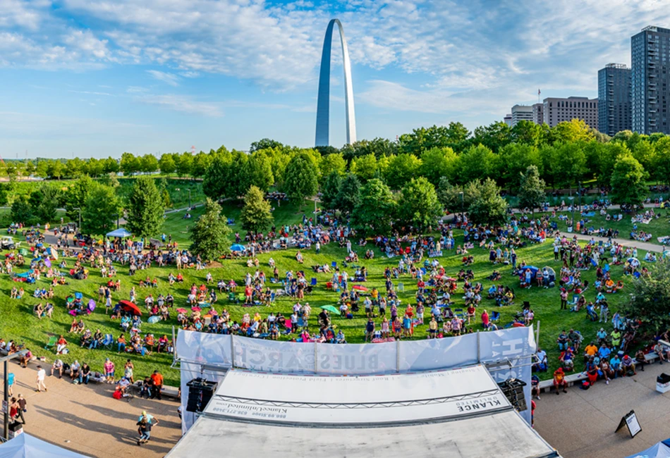 Blues at the Gateway Arch in St. Louis