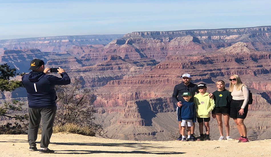 The Canyon Rim Trail offers dramatic photo backdrops.