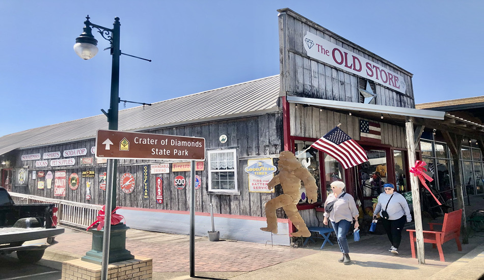 Pike County Courthouse Square in Murfreesboro, Arkansas offers an abundance of inviting shops. (Randy Mink Photo)