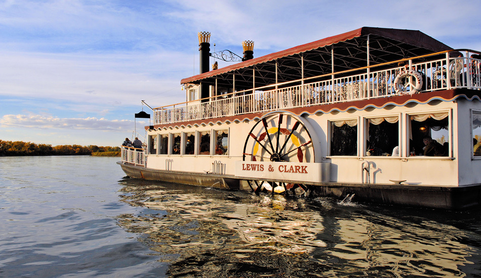 Lewis & Clark Riverboat. (Photo credit: Bismarck-Mandan CVB)