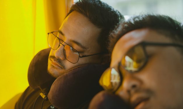 9 Must-Have Gadgets for Long-Haul Flights