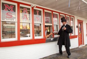 Murals and excellent exhibits