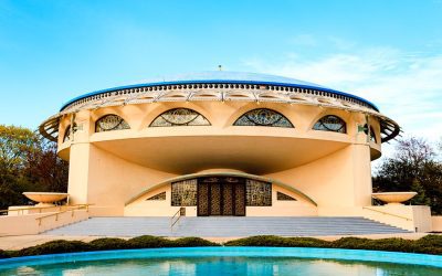 043 Couple Enjoying Wine at Baileys Run Vineyard and Winery in New Glarus