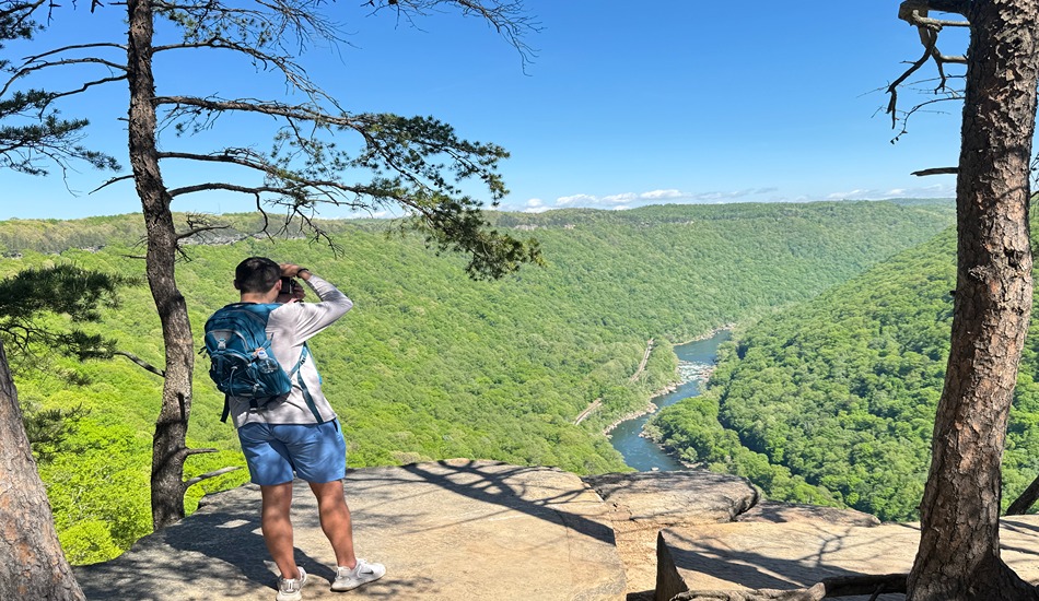 Hikers on the Endless Wall Trail enjoy panoramic views of New River Gorge from Diamond Point. (Randy Mink Photo)