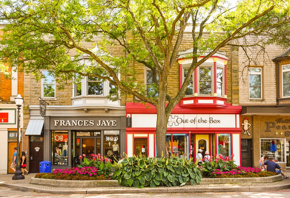 Michigan’s Small Towns That Shine for Groups