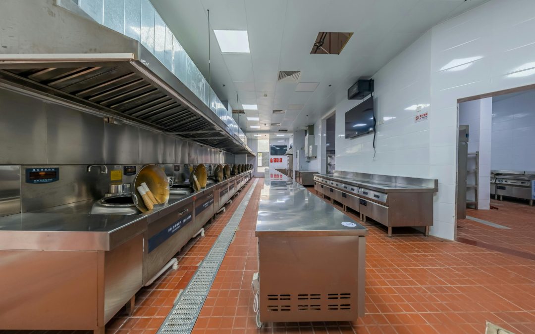 How Do Large Kitchens Serve Tours Fast