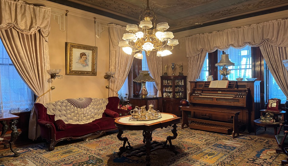 The Copper King Mansion, a major Butte attraction, offers tours of its lavishly decorated rooms.
