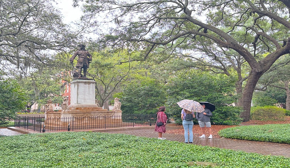 A statue of British General James Oglethorpe dominates Chippewa Square. (Randy Mink Photo)