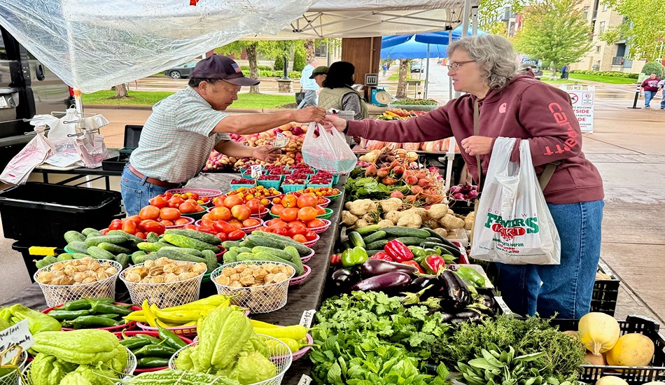 Eau Claire’s Downtown Farmers Market. (Randy Mink Photo)